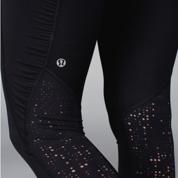 Lululemon Water Bound Crop
Black / Blue Tropics Size 6 - Picture 7 of 13